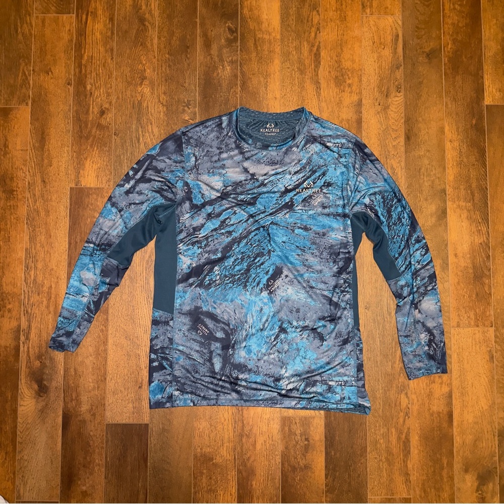 (Lot Of 2) Realtree Aspect Men's XL Reversible Fishing Shirts White & Blue